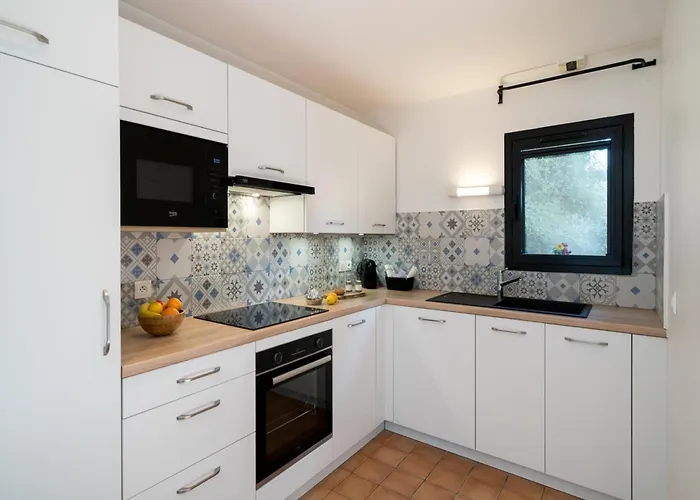 In Saint-tropez With Access Apartment