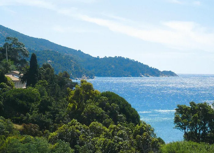 In Saint-tropez With Access Le Rayol-Canadel-sur-Mer